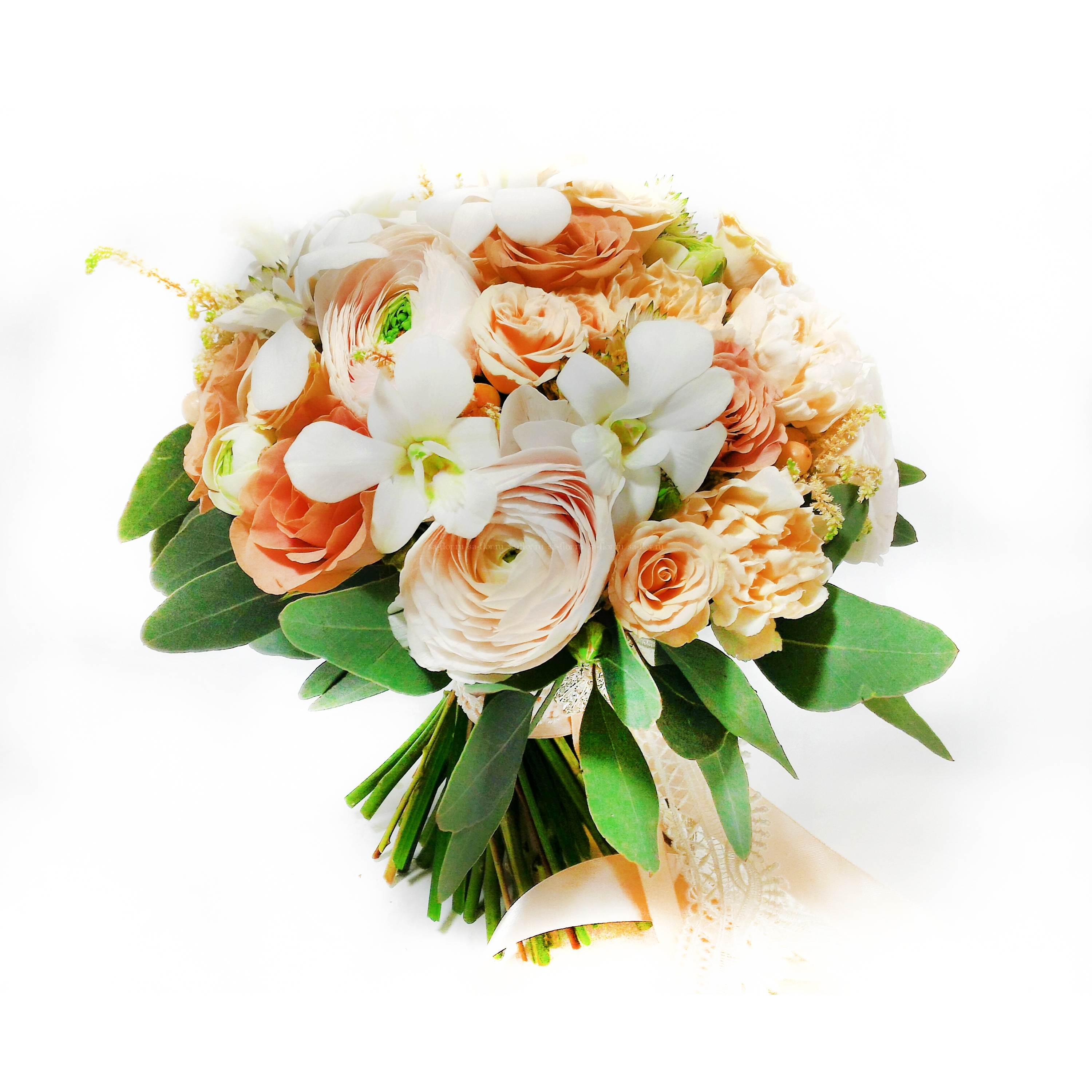 Свадебный букет из пионовидных роз, дендробиума и ранункулюсов 001